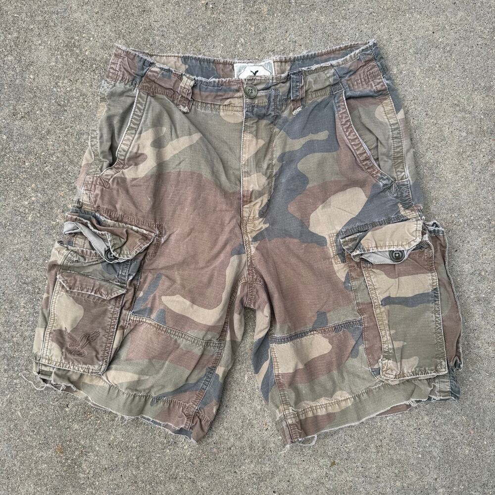 Y2K American Eagle Camo Cargo Paratrooper Jungle Shorts WORN IN Size 31